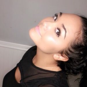 Meet your Posher, Paola